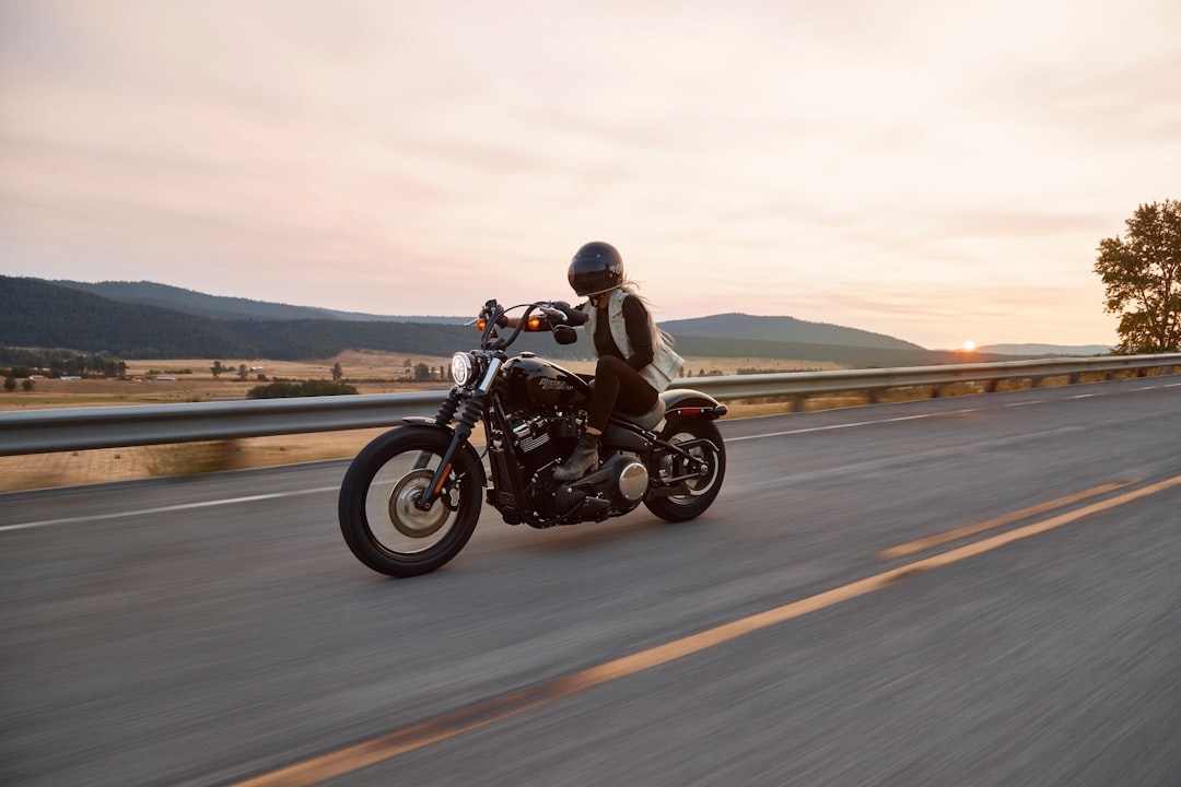 découvrez tout ce qu'il faut savoir sur les coûts de l'assurance moto. comparez les offres, apprenez à réduire vos primes et trouvez la couverture adaptée à votre véhicule et à vos besoins. ne laissez pas les prix vous freiner, informez-vous sur les meilleures options d'assurance pour motards.