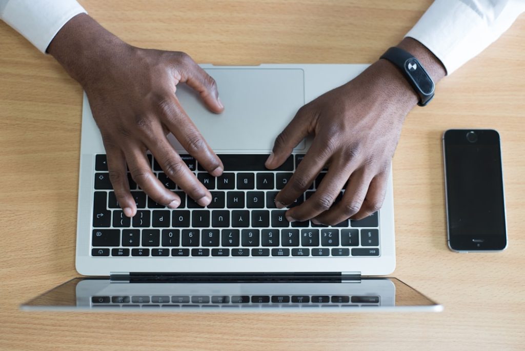 découvrez l'assurance responsabilité professionnelle, une protection essentielle pour les entreprises et les travailleurs indépendants. garantissez votre sécurité financière face aux litiges et assurez-vous contre les erreurs professionnelles avec des solutions adaptées à vos besoins.