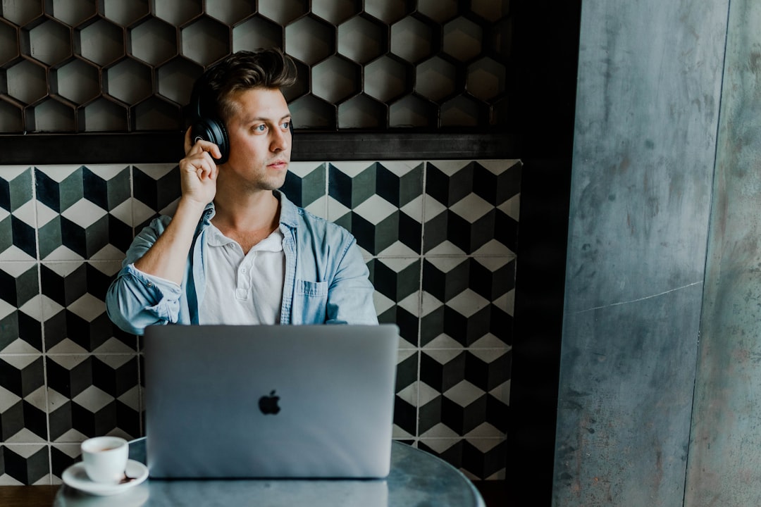 découvrez l'assurance auto-entrepreneur, une protection essentielle pour sécuriser votre activité indépendante. protégez vos biens, vos responsabilités et assurez votre tranquillité d'esprit tout en développant votre entreprise.