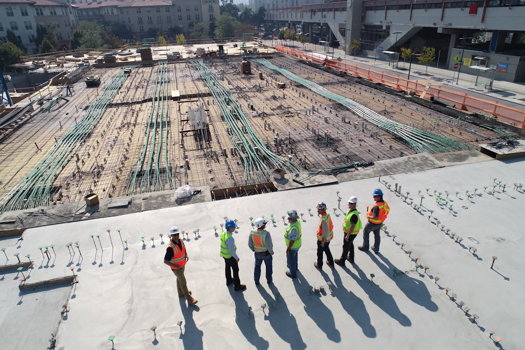 découvrez l'assurance construction, une protection essentielle pour les professionnels du bâtiment. protégez vos projets contre les imprévus, garantissez la sécurité de vos travaux et assurez la tranquillité d'esprit face aux risques courants. obtenez des conseils et des informations sur les meilleures options d'assurance pour vos chantiers.