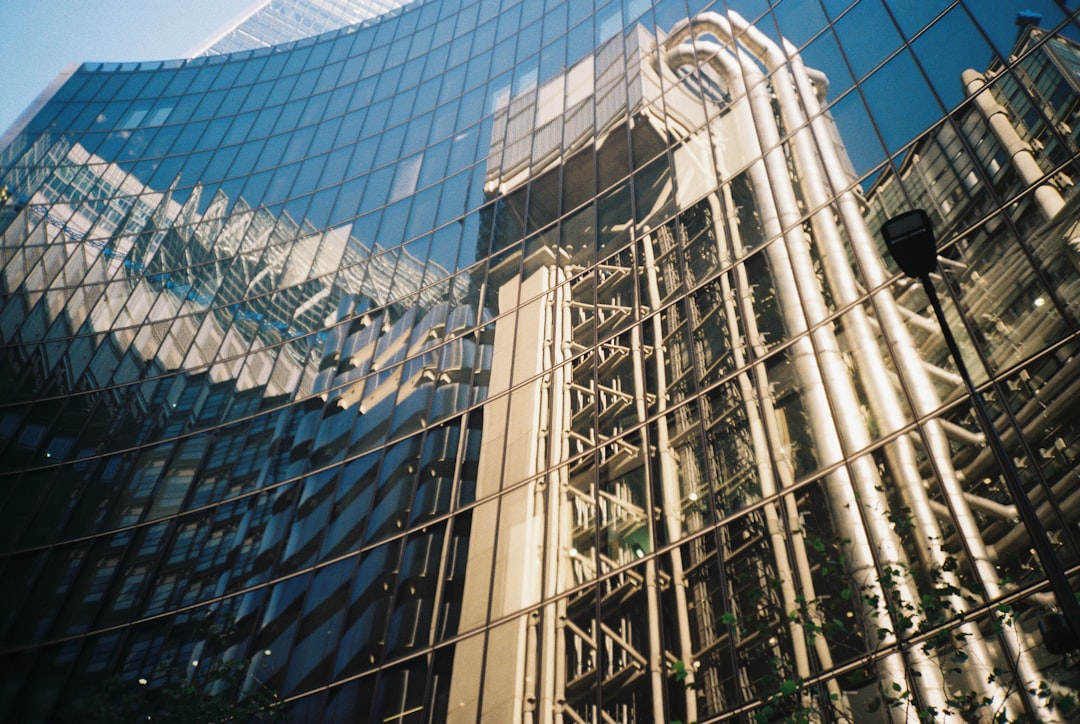 découvrez tout ce qu'il faut savoir sur l'assurance responsabilité civile : protections, avantages et obligations pour les particuliers et les entreprises. protégez votre avenir en vous informant sur les différentes options disponibles.
