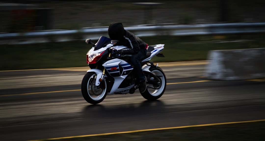 découvrez tout ce que vous devez savoir sur les coûts de l'assurance motorcycle. comparez les prix, les couvertures et apprenez comment économiser sur votre prime tout en bénéficiant d'une protection optimale pour votre véhicule.