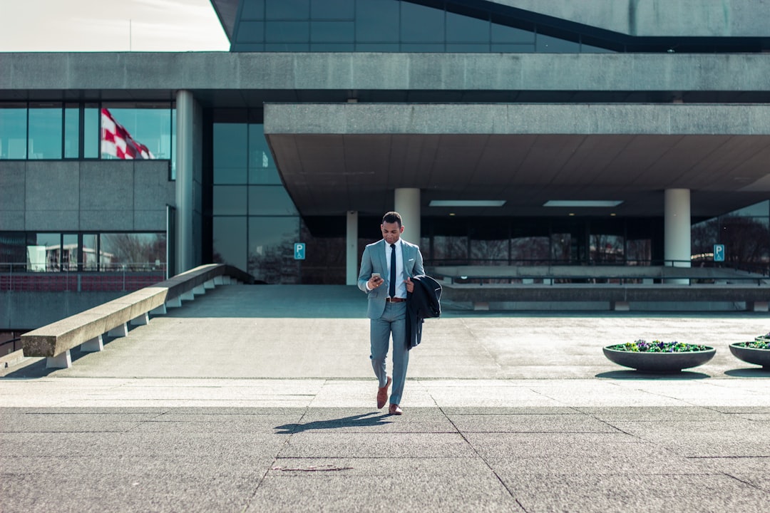 découvrez nos solutions d'assurance professionnelle adaptées à vos besoins. protégez votre entreprise avec des garanties sur mesure pour faire face aux imprévus et sécuriser votre avenir.
