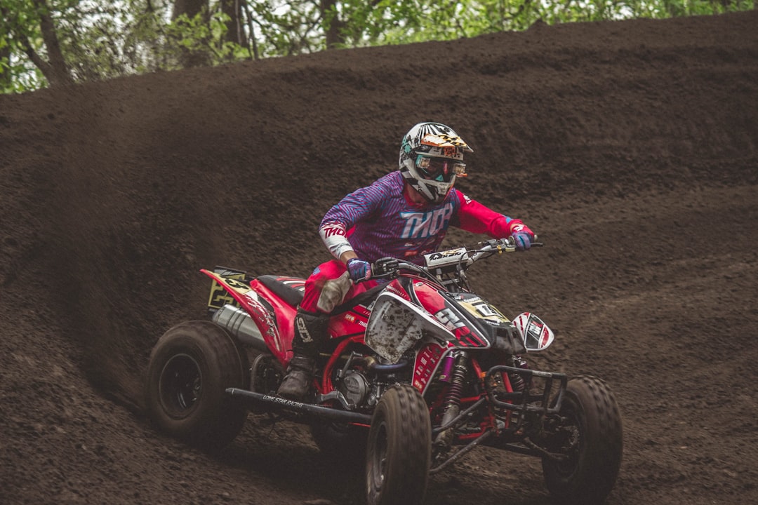 assurez votre quad avec une couverture complète et adaptée à vos besoins. protégez votre véhicule tout-terrain contre les dommages, le vol et les accidents. obtenez des devis personnalisés et profitez d'une tranquillité d'esprit sur la route et en pleine nature.