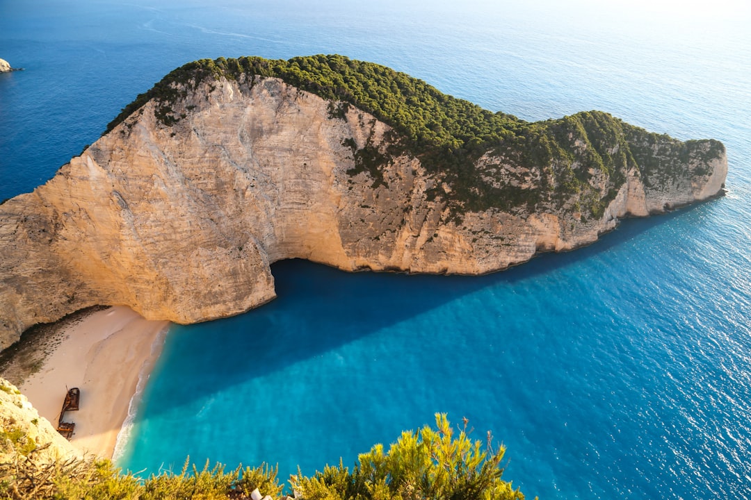 découvrez notre garantie décennale, une protection essentielle pour vos projets de construction. assurez-vous la tranquillité d'esprit avec une couverture de 10 ans sur les travaux réalisés, garantissant la qualité et la sécurité de votre investissement.