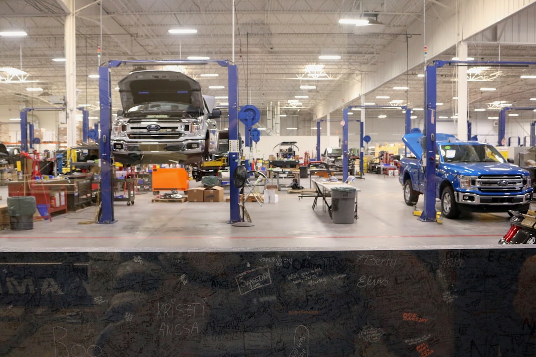 découvrez nos solutions d'assurance automobile adaptées à vos besoins. protégez votre véhicule et roulez en toute sérénité grâce à nos garanties complètes et notre service client à votre écoute.